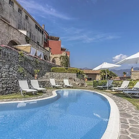 Sleeps 10 Pool Air Con Wifi Scala
