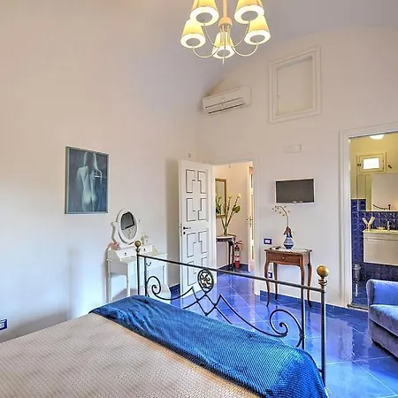 Villa Sleeps 10 Pool Air Con Wifi Scala