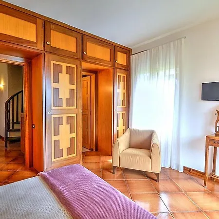 Sleeps 10 Pool Air Con Wifi *