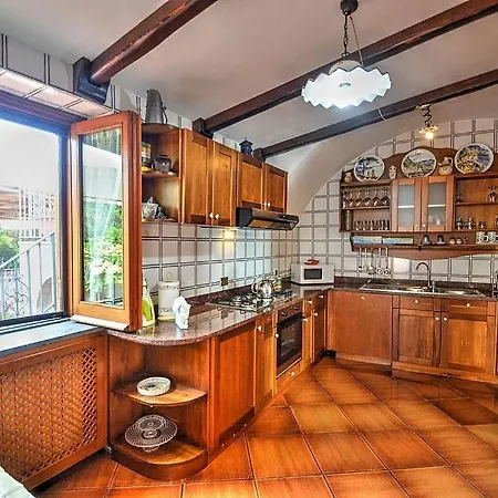 Sleeps 10 Pool Air Con Wifi Scala