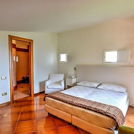 Sleeps 10 Pool Air Con Wifi *