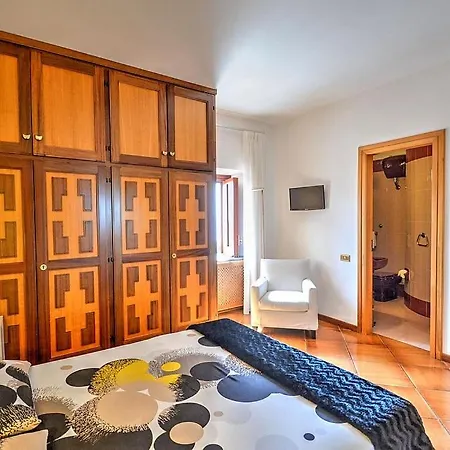 Sleeps 10 Pool Air Con Wifi Scala