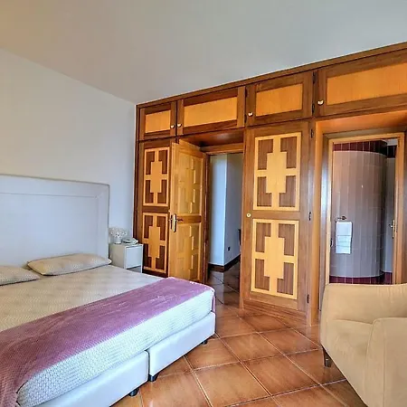 Sleeps 10 Pool Air Con Wifi Scala