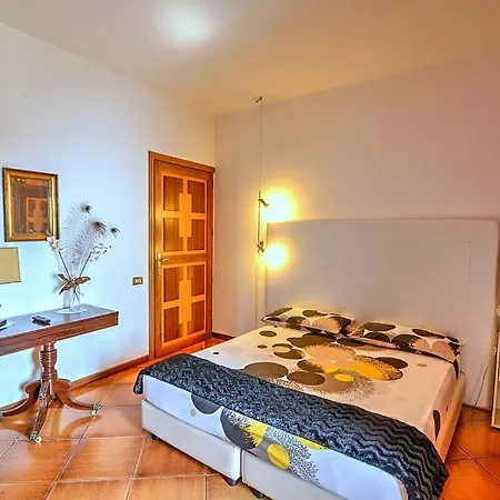 Sleeps 10 Pool Air Con Wifi *