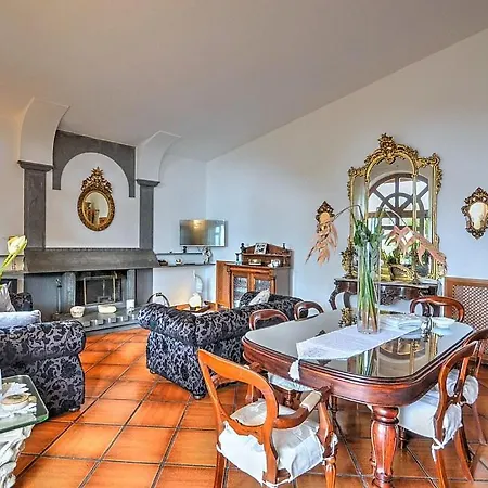 Sleeps 10 Pool Air Con Wifi Scala