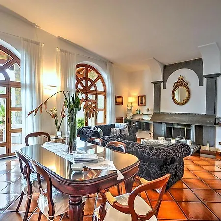 Sleeps 10 Pool Air Con Wifi Villa Scala